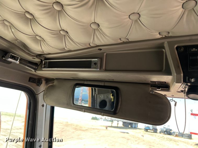 image for item IG9410 2005 Kenworth T600  semi truck