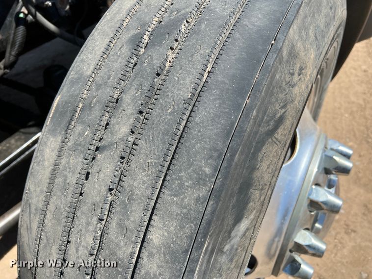 image for item IG9410 2005 Kenworth T600  semi truck