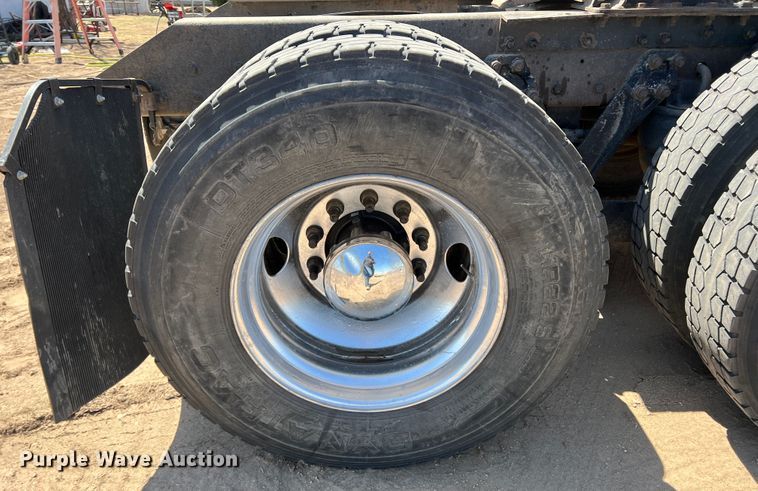 image for item IG9410 2005 Kenworth T600  semi truck