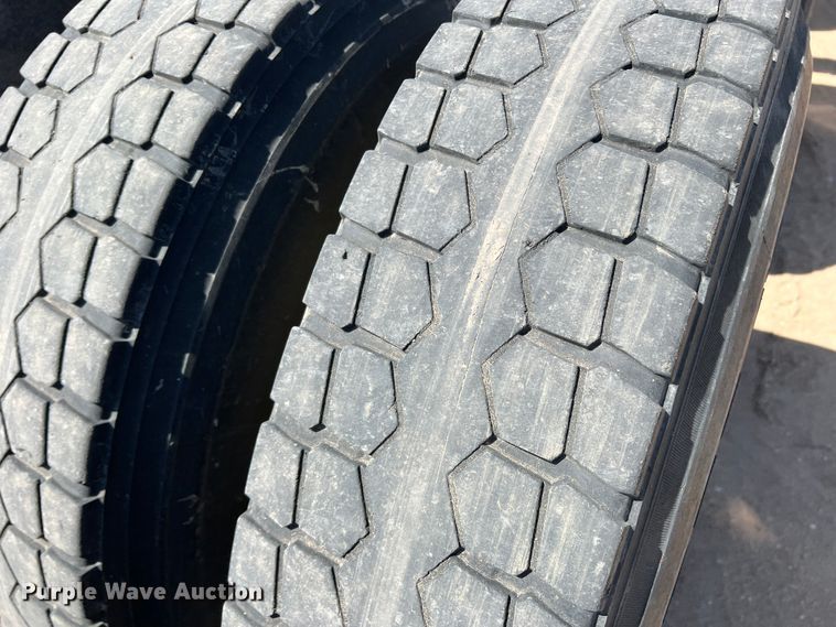 image for item IG9410 2005 Kenworth T600  semi truck