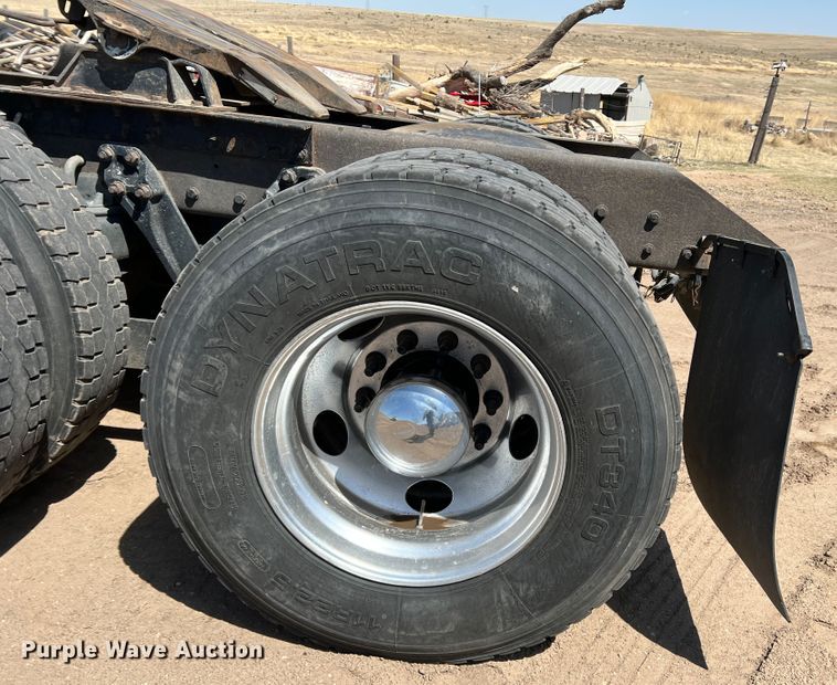 image for item IG9410 2005 Kenworth T600  semi truck