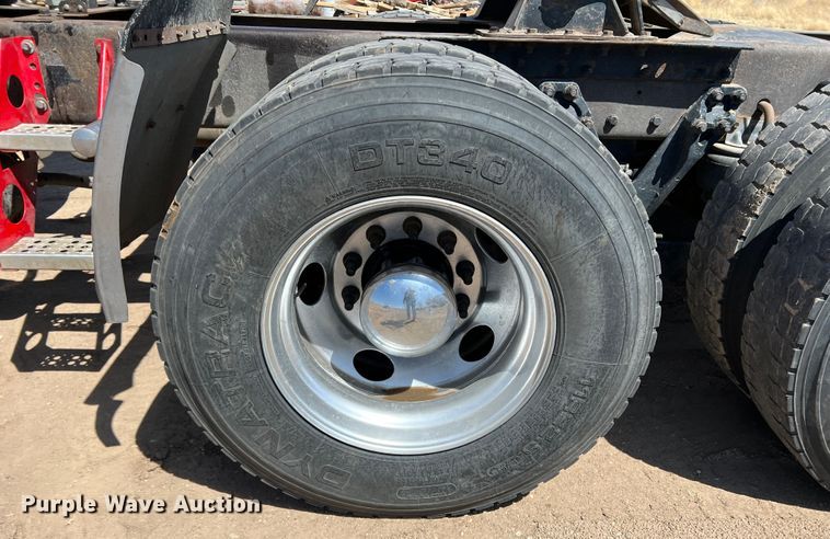 image for item IG9410 2005 Kenworth T600  semi truck