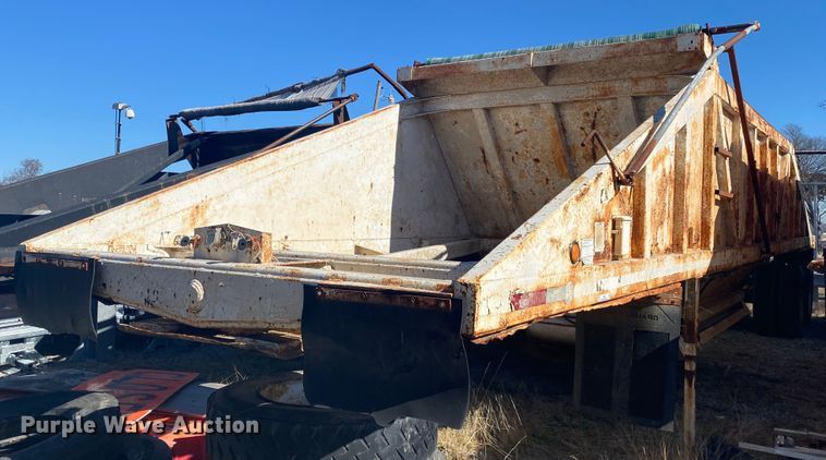 image for item IG9695 1992 Ranch Manufacturing Co  bottom dump trailer