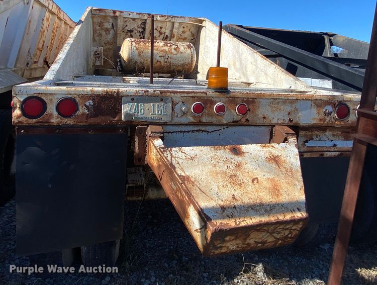 image for item IG9695 1992 Ranch Manufacturing Co  bottom dump trailer