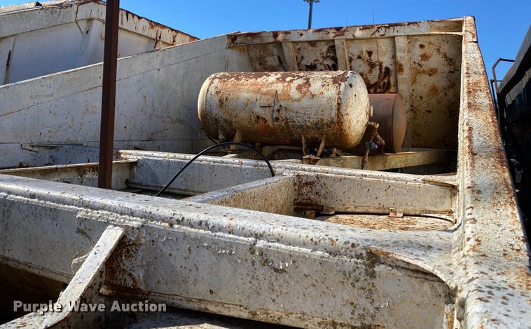 image for item IG9695 1992 Ranch Manufacturing Co  bottom dump trailer