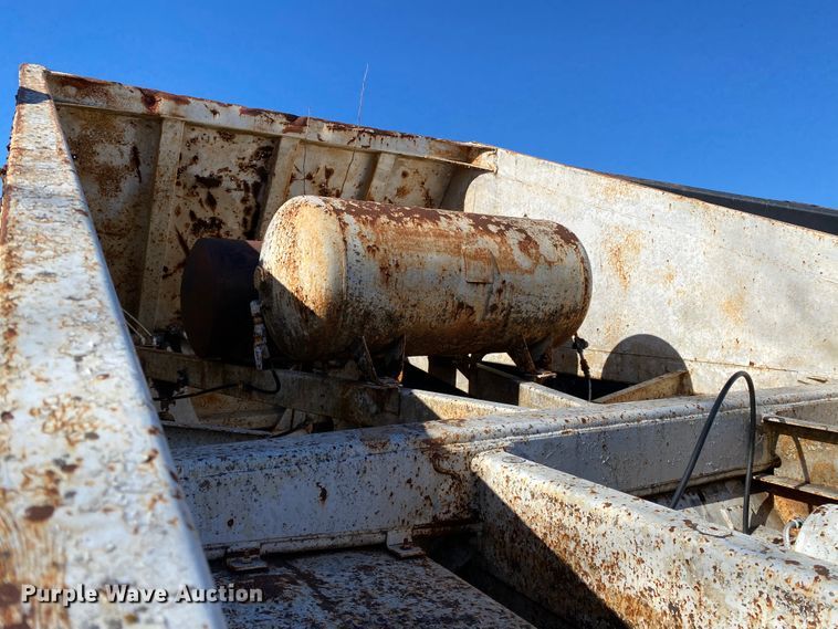 image for item IG9695 1992 Ranch Manufacturing Co  bottom dump trailer