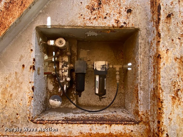 image for item IG9695 1992 Ranch Manufacturing Co  bottom dump trailer