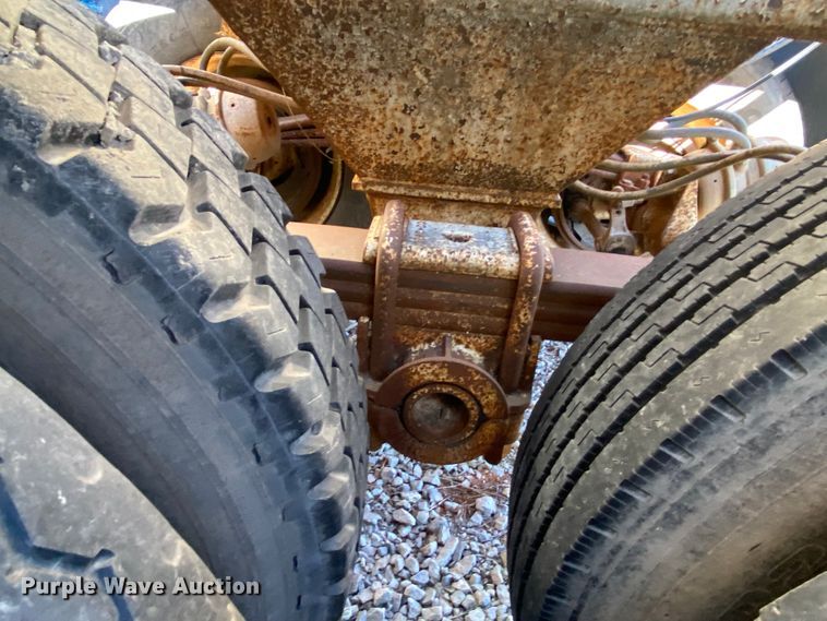 image for item IG9695 1992 Ranch Manufacturing Co  bottom dump trailer