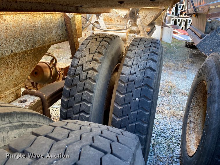 image for item IG9695 1992 Ranch Manufacturing Co  bottom dump trailer