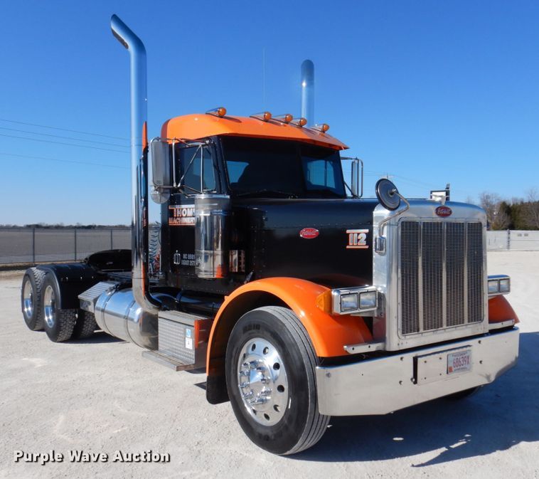 image for item IM9865 2005 Peterbilt 379  semi truck
