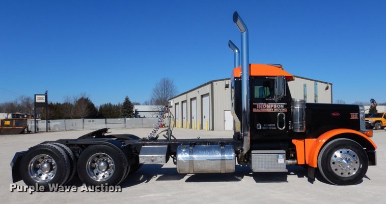 image for item IM9865 2005 Peterbilt 379  semi truck
