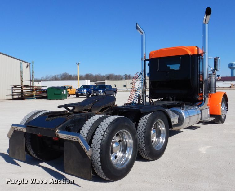 image for item IM9865 2005 Peterbilt 379  semi truck