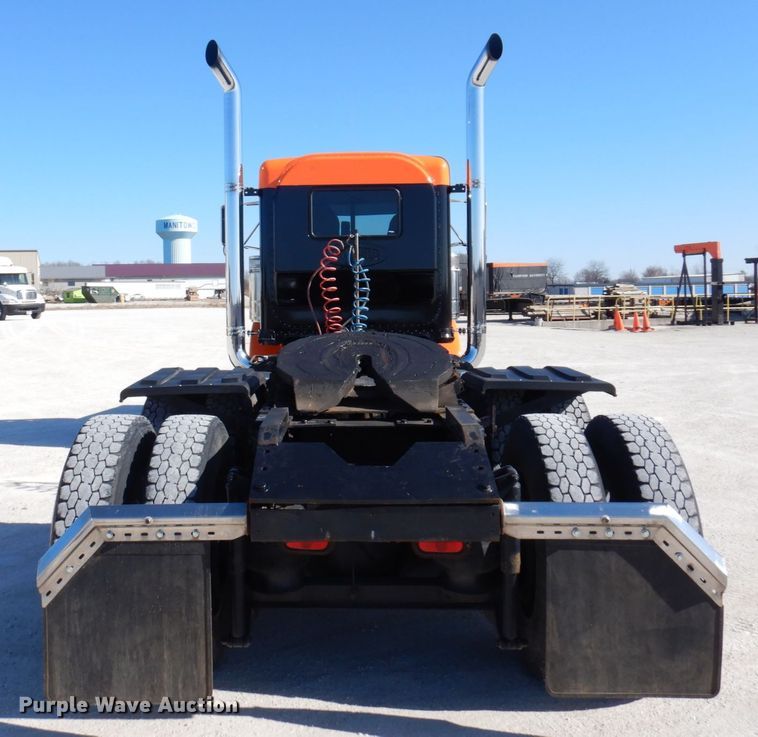 image for item IM9865 2005 Peterbilt 379  semi truck