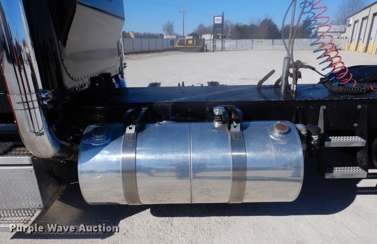 image for item IM9865 2005 Peterbilt 379  semi truck