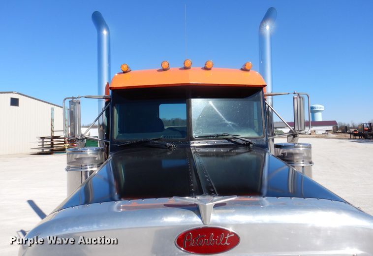image for item IM9865 2005 Peterbilt 379  semi truck
