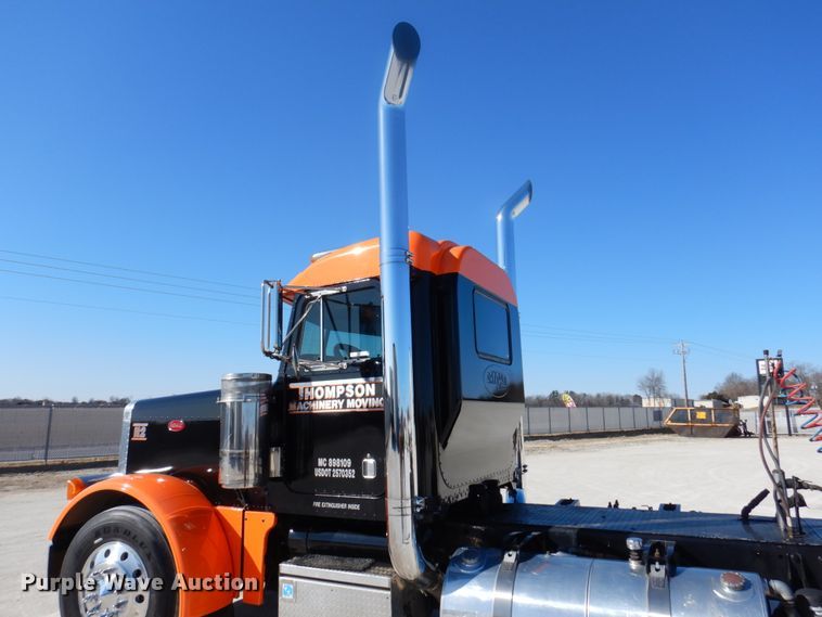 image for item IM9865 2005 Peterbilt 379  semi truck