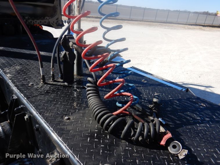 image for item IM9865 2005 Peterbilt 379  semi truck