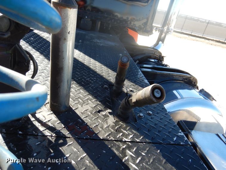 image for item IM9865 2005 Peterbilt 379  semi truck