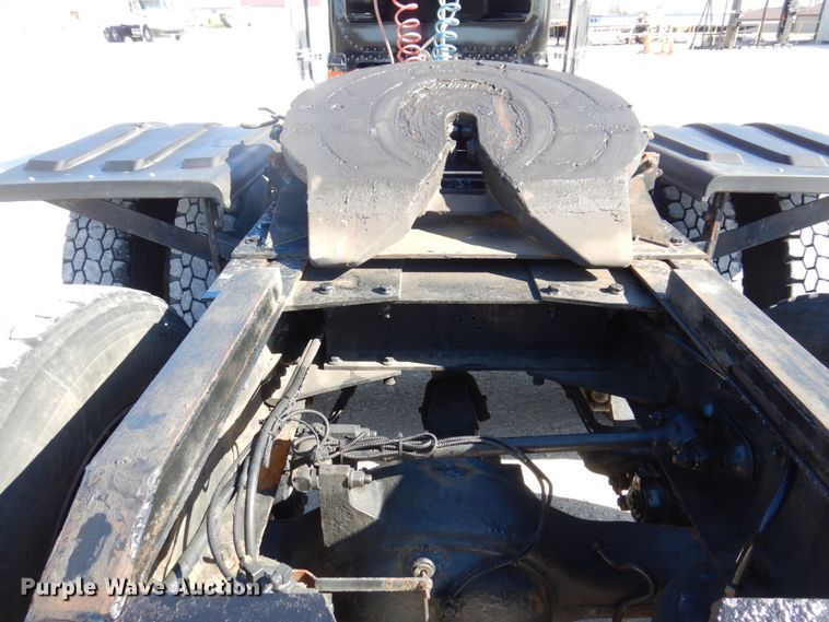 image for item IM9865 2005 Peterbilt 379  semi truck