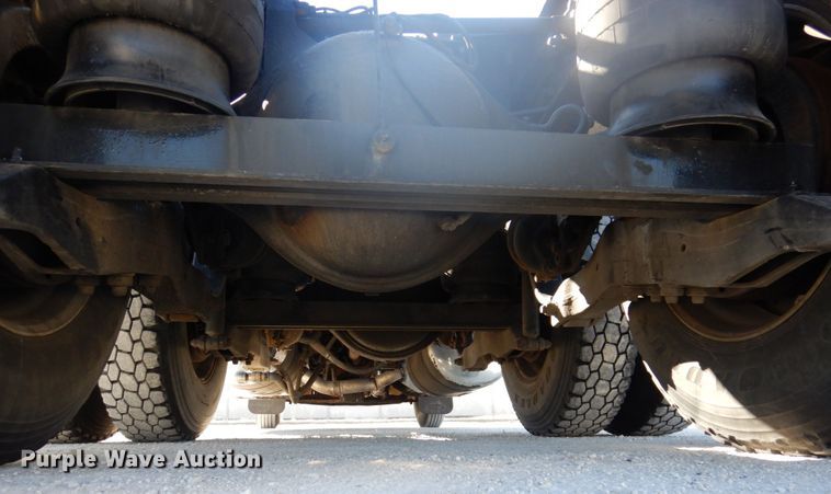 image for item IM9865 2005 Peterbilt 379  semi truck