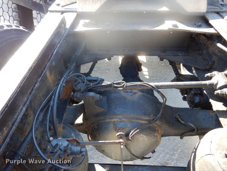 image for item IM9865 2005 Peterbilt 379  semi truck