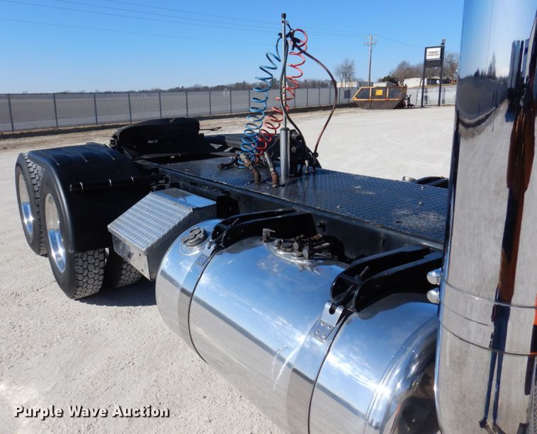 image for item IM9865 2005 Peterbilt 379  semi truck