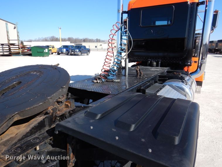 image for item IM9865 2005 Peterbilt 379  semi truck