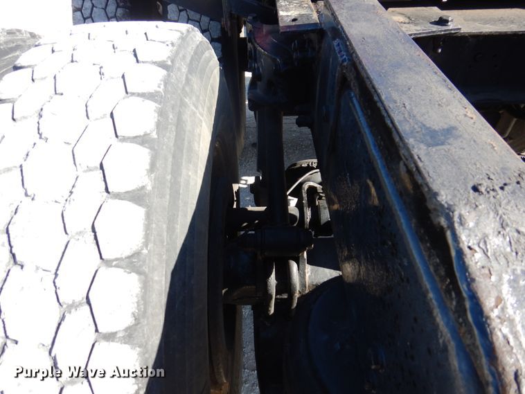 image for item IM9865 2005 Peterbilt 379  semi truck