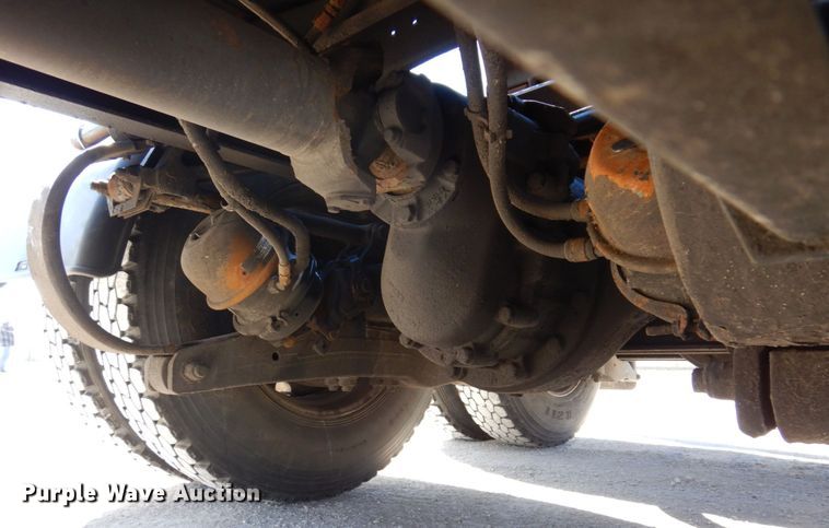 image for item IM9865 2005 Peterbilt 379  semi truck