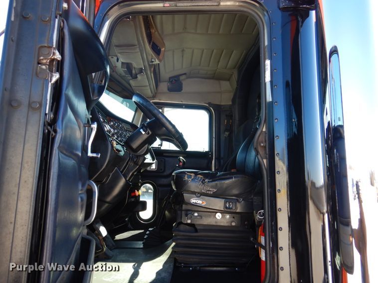 image for item IM9865 2005 Peterbilt 379  semi truck