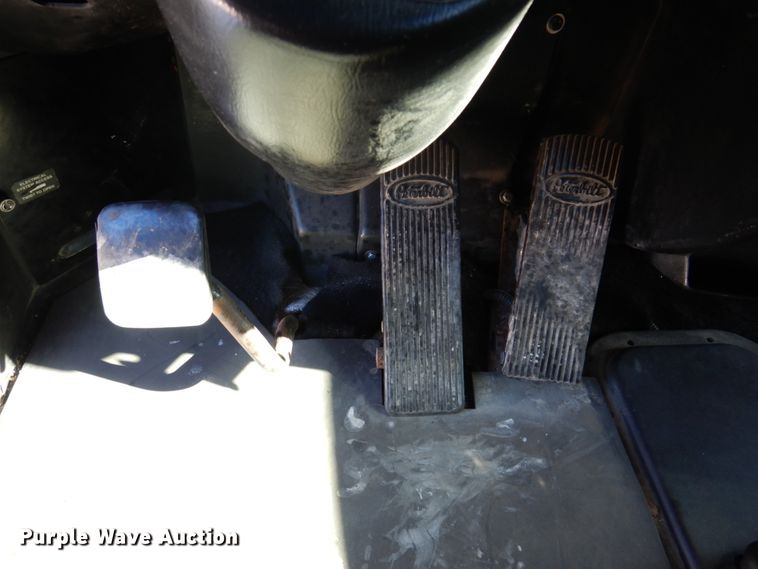 image for item IM9865 2005 Peterbilt 379  semi truck