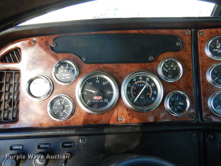 image for item IM9865 2005 Peterbilt 379  semi truck