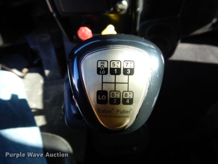 image for item IM9865 2005 Peterbilt 379  semi truck