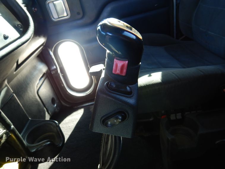 image for item IM9865 2005 Peterbilt 379  semi truck