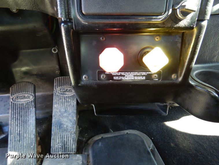 image for item IM9865 2005 Peterbilt 379  semi truck