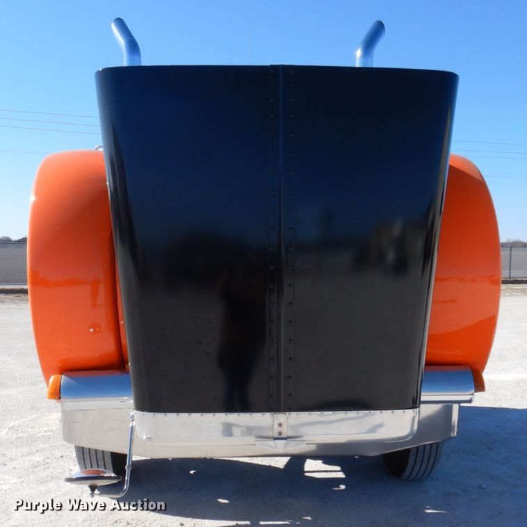 image for item IM9865 2005 Peterbilt 379  semi truck