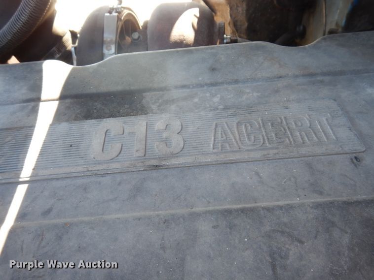 image for item IM9865 2005 Peterbilt 379  semi truck