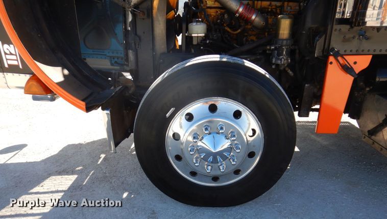 image for item IM9865 2005 Peterbilt 379  semi truck