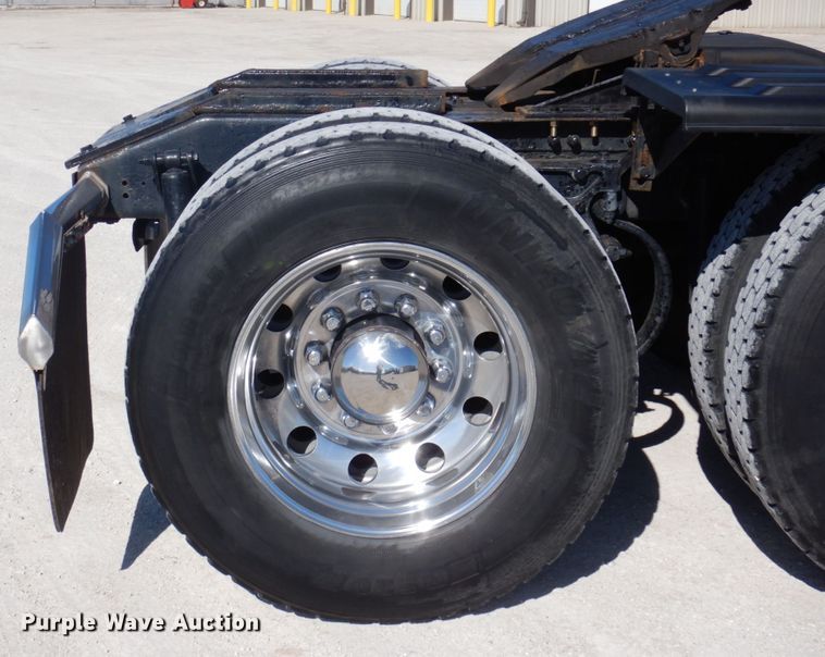 image for item IM9865 2005 Peterbilt 379  semi truck