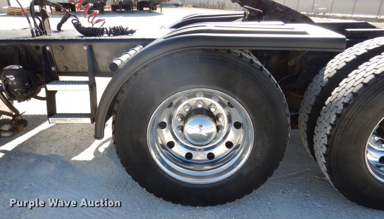 image for item IM9865 2005 Peterbilt 379  semi truck