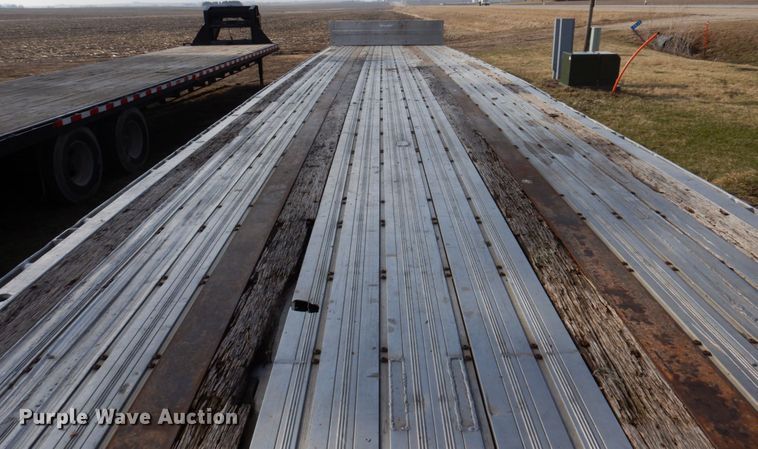 image for item IM9881 2004 Wilson  drop deck trailer