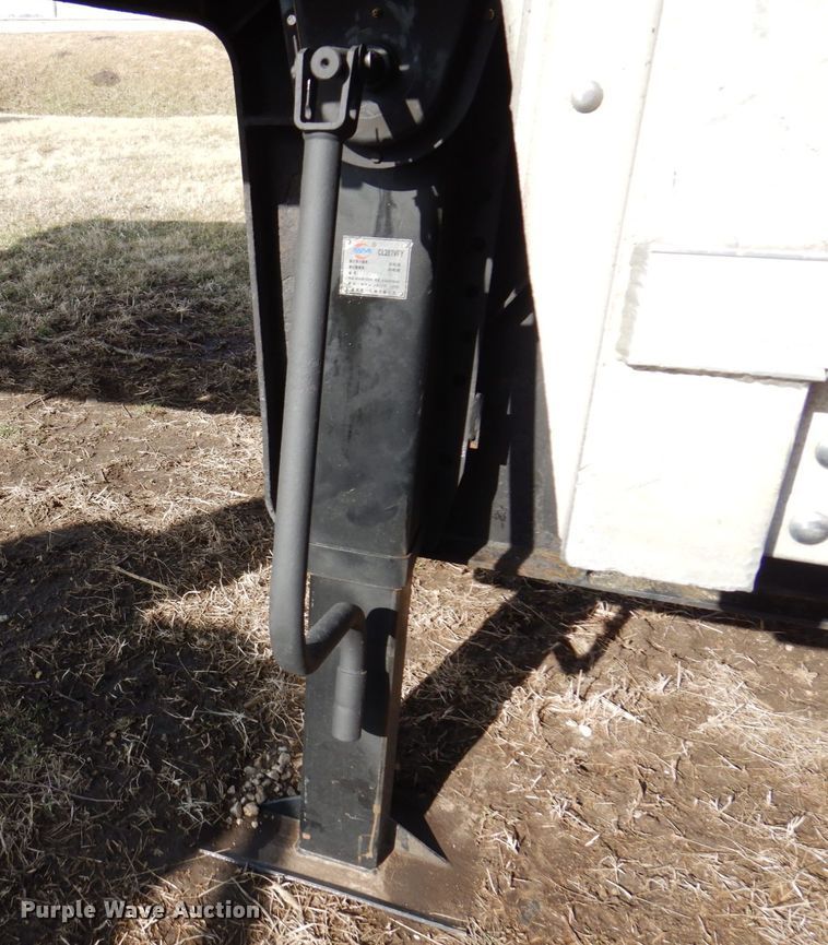 image for item IM9881 2004 Wilson  drop deck trailer