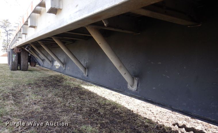 image for item IM9881 2004 Wilson  drop deck trailer