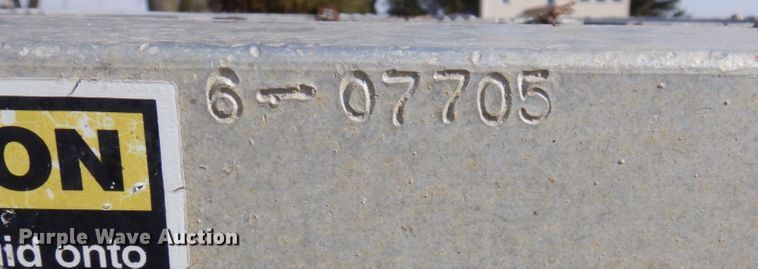 image for item IM9881 2004 Wilson  drop deck trailer