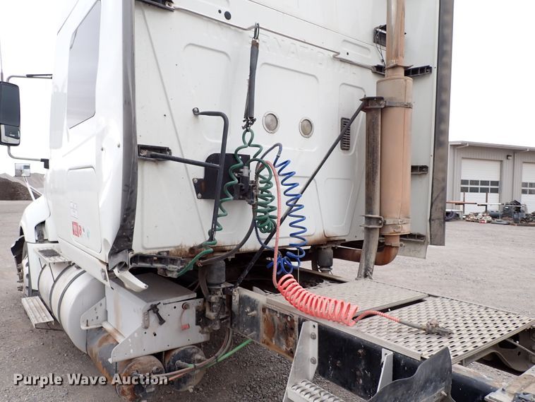 image for item IS9398 2012 International ProStar  semi truck