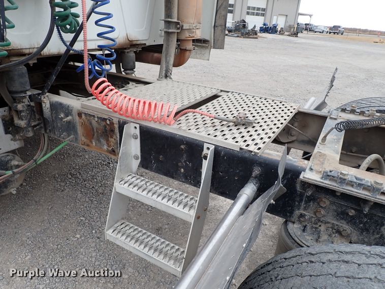 image for item IS9398 2012 International ProStar  semi truck