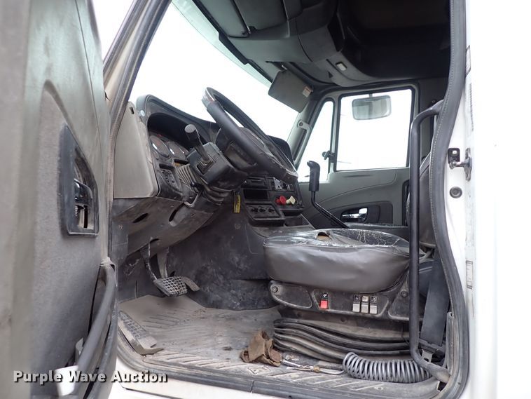 image for item IS9398 2012 International ProStar  semi truck