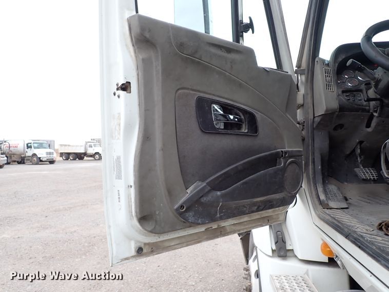 image for item IS9398 2012 International ProStar  semi truck