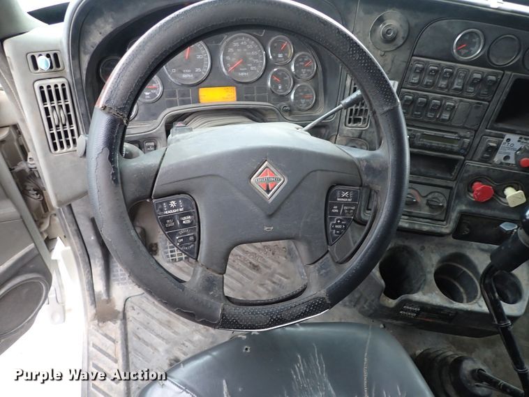 image for item IS9398 2012 International ProStar  semi truck