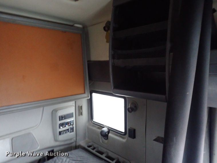 image for item IS9398 2012 International ProStar  semi truck